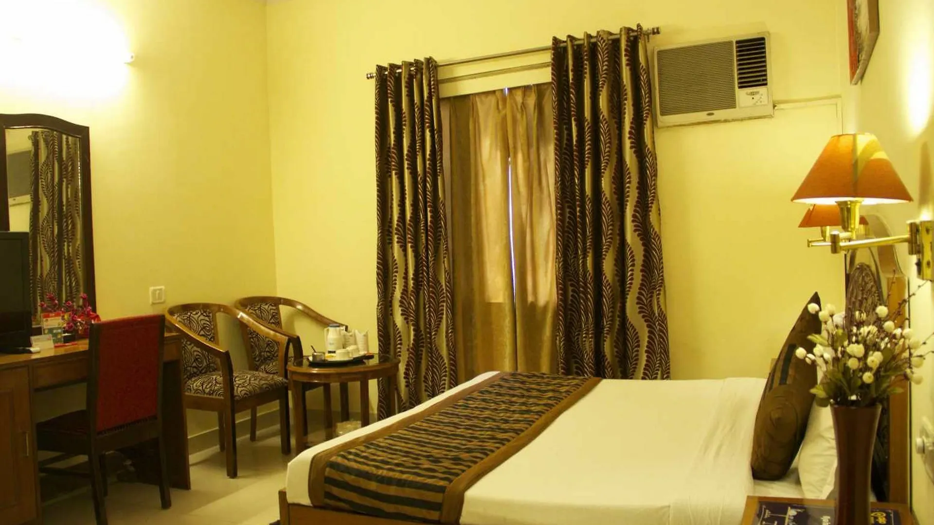 Oyo 495 Hotel Chaupal Gurgaon 3*,